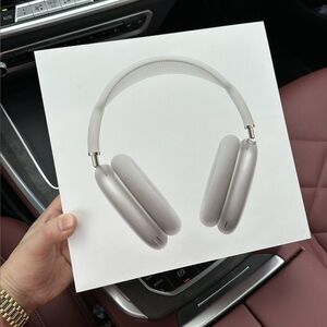 Apple AirPods Max w/ Spigen Case White - Brand New